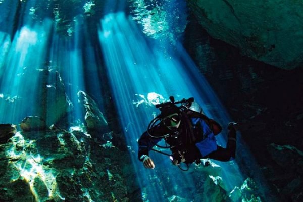 What is the safest depth to scuba dive?